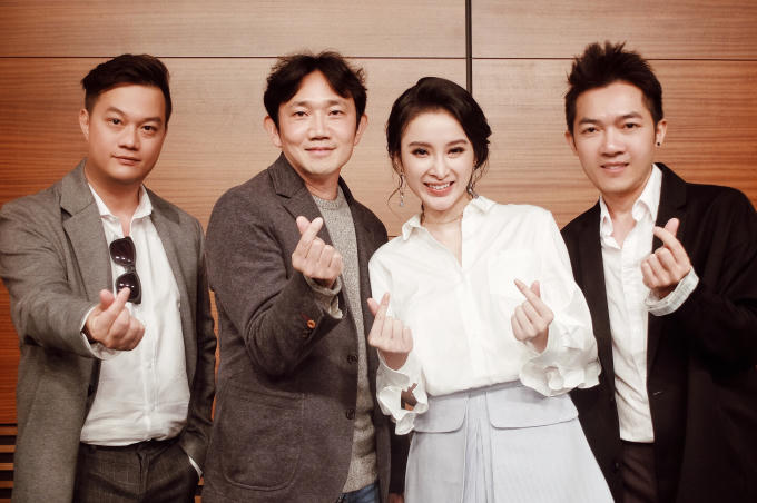 Êkip VN chụp hình cùng đạo diễn Jung Dae Yoon (thứ hai từ trái sang).