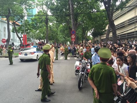 To&agrave;n cảnh ng&agrave;y l&agrave;m việc đầu ti&ecirc;n của Tổng thống Obama tại TP Hồ Ch&iacute; Minh