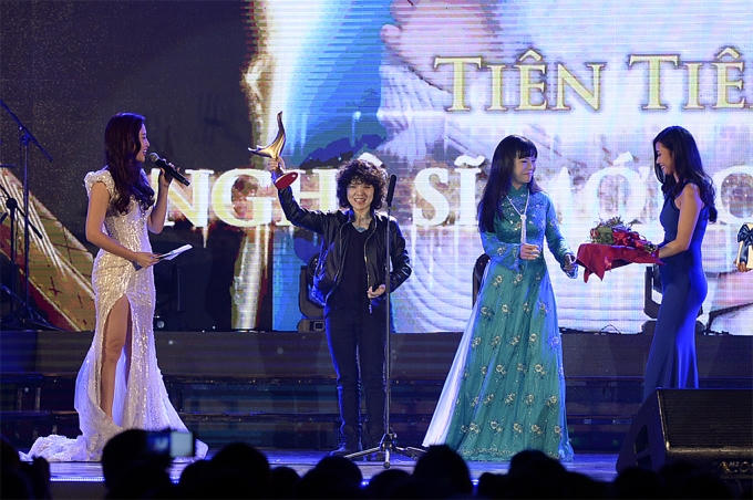 Sơn T&ugrave;ng M-TP gi&agrave;nh giải Ca sĩ của năm