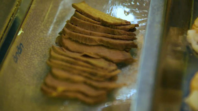 Không chỉ bánh mì, Sài Gòn giờ còn có cả tô phở lên tới 2,3 triệu