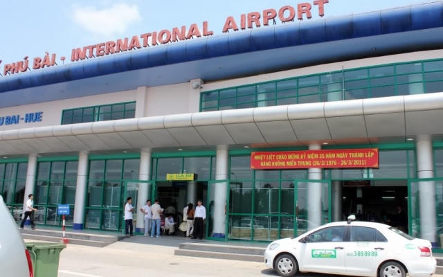 Slide - Điểm tin thị trường: Sẽ thu phí ô tô nếu ra vào sân bay quá thời gian quy định