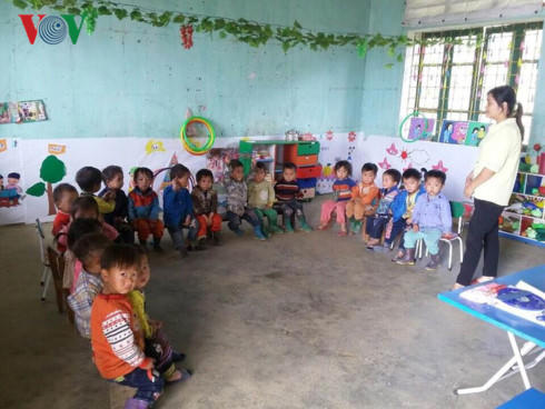 Đối với giáo viên dạy ở vùng sâu, vùng xa cần có chế độ đãi ngộ hợp lý.