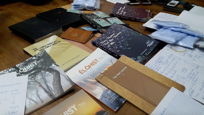 Tại hiện trường lực lượng chức năng phát hiện, thu giữ nhiều tài liệu liên quan.