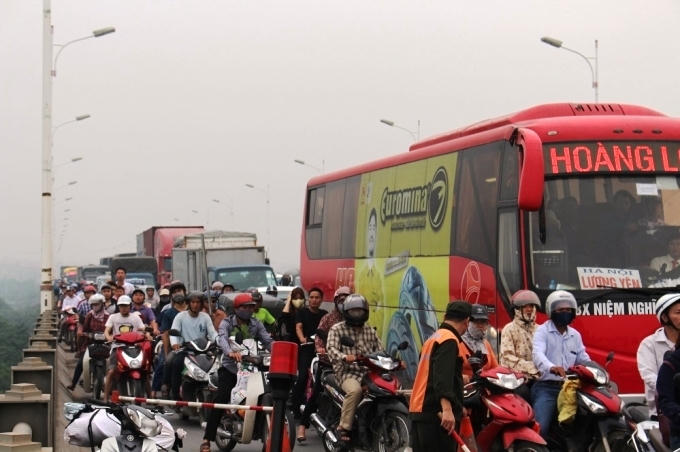 Vụ Tai nạn đã khiến giao thông bị ách tắc nhiều giờ đồng hồ (Ảnh: Văn Lịnh).