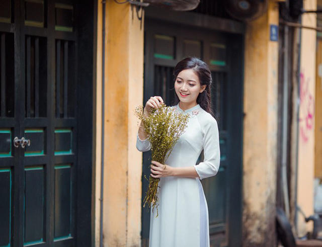 Cuộc thi có sự tham gia của 47 giáo viên đến từ các tỉnh thành trên cả nước. Hồng Anh đã thể hiện rất tốt các phần thi của mình...