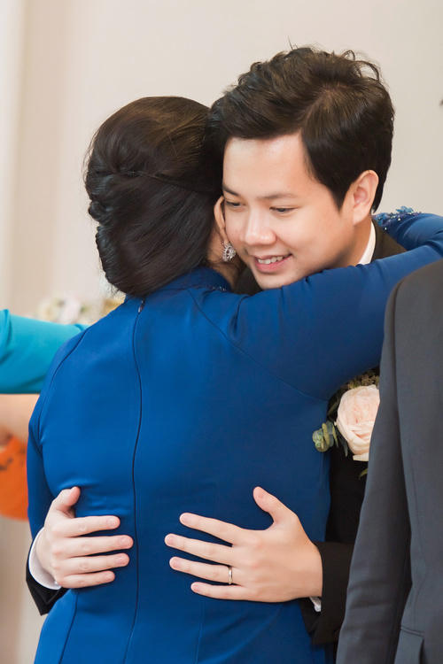 Cô dâu, chủ rể bên người thân.