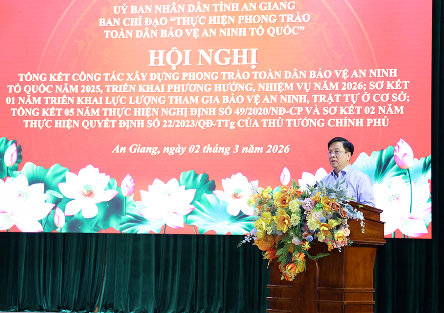 Đồng chí Hồ Văn Mừng, Ủy viên Ban Chấp hành Trung ương Đảng, Phó Bí thư Tỉnh ủy, Chủ tịch UBND tỉnh phát biểu chỉ đạo