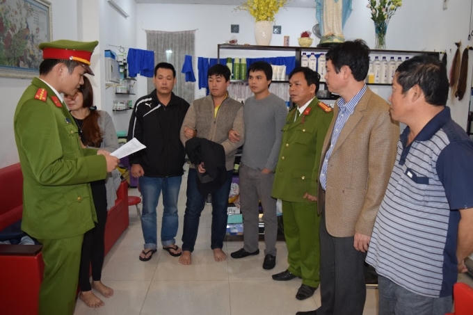 Cơ quan công an đọc lệnh bắt Nguyễn Hoàng Tâm.
