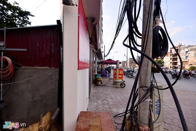 Ngôi nhà siêu mỏng với chiều sâu 80cm, chiều dọc không đủ cho một người nằm (Ảnh: Lê Hiếu).