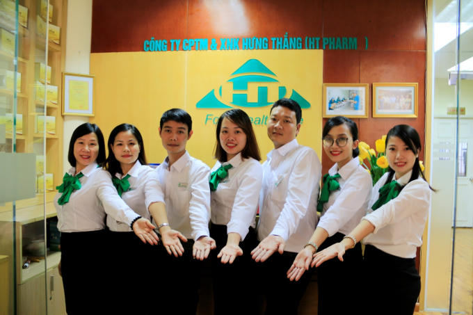 Tập thể nhân viên của HT Pharma cam kết mang đến cho Quý khách hàng chất lượng phục vụ tốt nhất.