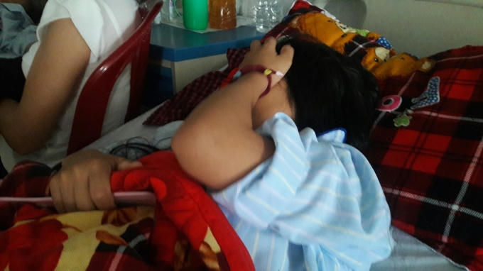 Các nữ sinh bị đánh đập phải nhập viện điều trị.