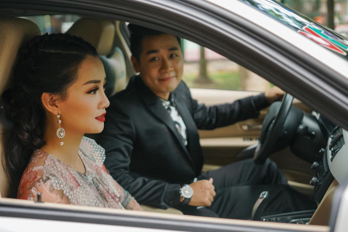 Nguy&ecirc;n Khang mặc trang phục 4.000 USD khi dẫn chung kết The Voice