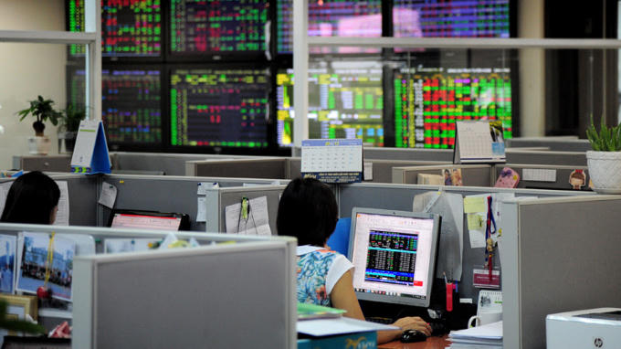 VN-Index lập và vượt đỉnh 10 năm qua. (Nguồn: Vietnamnet)