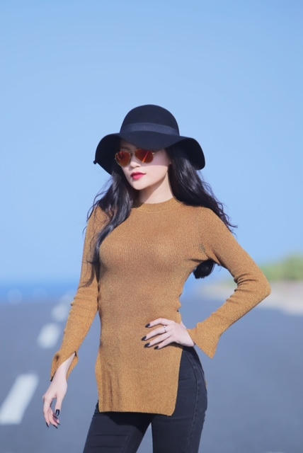 Cao Thùy Linh phơi nắng một tuần để quay MV mới tỉnh giấc