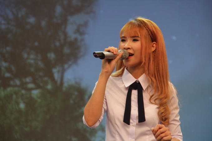 Bài hát " Mưa rơi vào phòng" là món quà đầu tiên Khởi My dành tặng cho các Fan hâm mộ.
