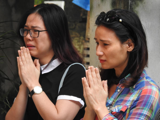 Nhà báo Lê Bình và đoàn đại diện VTV24 đến lễ viếng để tưởng nhớ phóng viên Đinh Hữu Dư (Trước đó anh Dư đã từng có thời gian công tác tại VTV24).