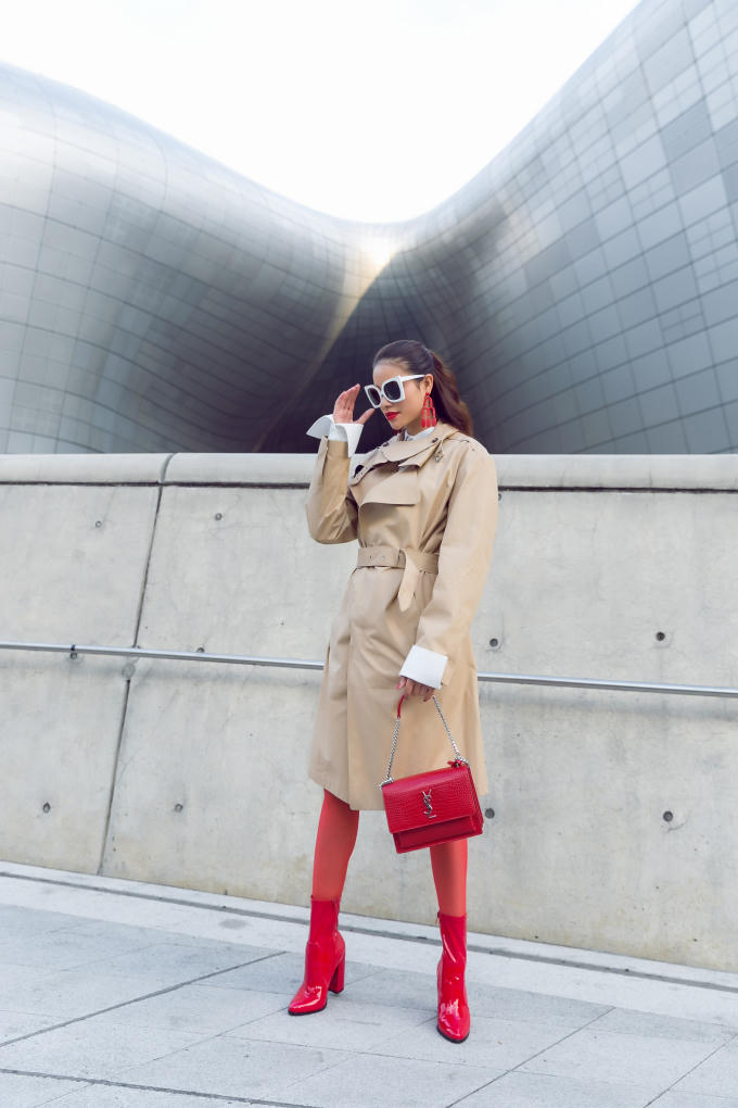 Phạm Hương gây “náo loạn” đường phố Seoul Fashion Week