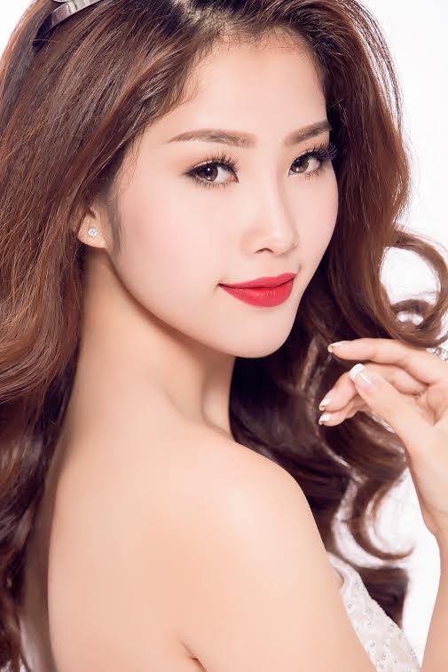 Vẻ ngọt ngào trong sáng của hoa khôi Nam Em.