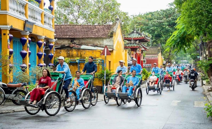 Việt Nam đã chính thức vượt qua hai "cường quốc" du lịch là Singapore và Indonesia để vươn lên xếp thứ ba trong khu vực ASEAN. Ảnh Hương Lan