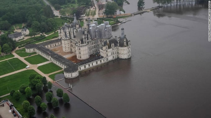 Lâu đài Chambord, cách Paris 170km về phía Tây Nam ngập trong nước. (Ảnh: AFP)