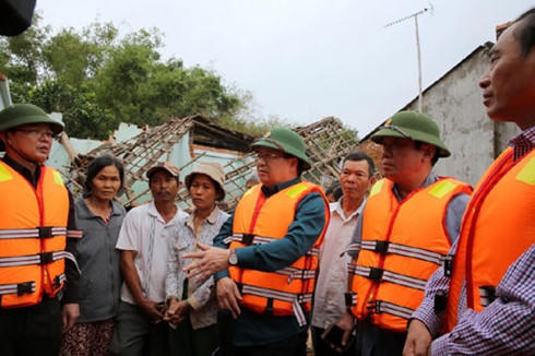 Phó Thủ tướng yêu cầu phải đảm bảo đời sống người dân.