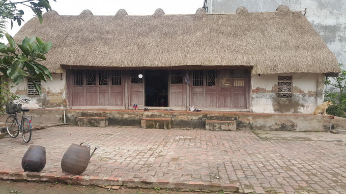 Bên cạnh những ngôi nhà cao tầng hay nhà mái ngói đỏ chót kiên cố, ở huyện ven biển Kim Sơn (Ninh Bình) hiện vẫn còn lưu giữ được nhiều ngôi nhà mái bổi truyền thống. Đây là kiểu nhà đặc trưng một thời và có lối kiến trúc vô cùng độc đáo còn lưu giữ cho đến tận ngày nay.