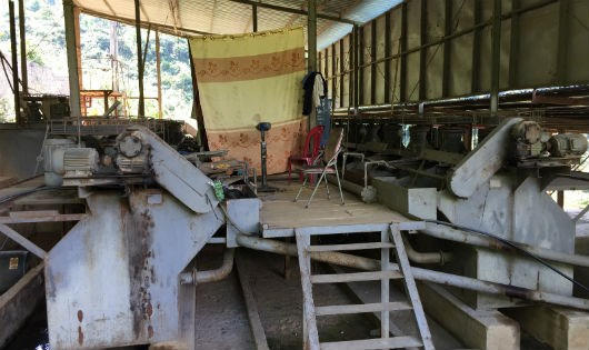 Khung cảnh hoang phế tại cơ sở sản xuất của Cty Khoáng sản Hà Nội – Điện Biên.