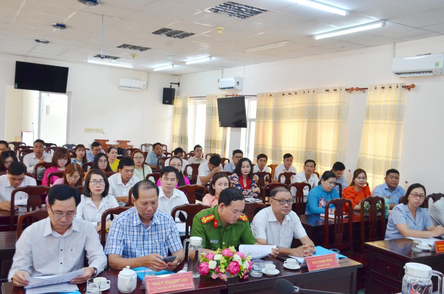 Đại biểu tham dự Hội nghị.