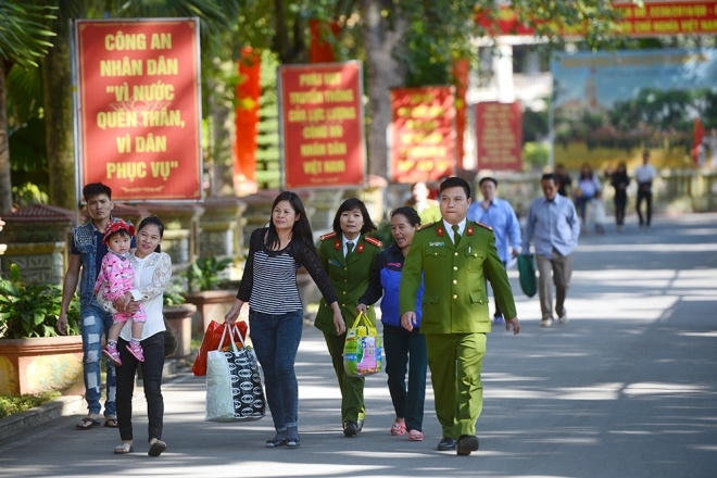Đợt đặc xá năm nay chỉ có gần 4.200 phạm nhân trên cả nước được xét duyệt. Bộ Công an cho hay quy trình thẩm định hồ sơ và tiêu chuẩn đều chặt chẽ hơn. Năm ngoái có hơn 18.000 người được đặc xá.