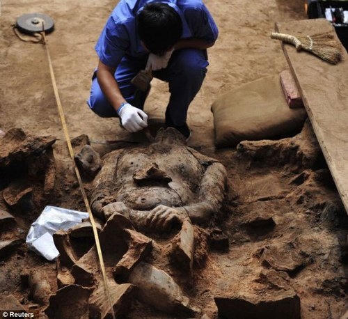 "Cho đến ngày nay vẫn chưa có công nghệ nào trên thế giới có thể xâm nhập và khám phá phía bên trong – “phần lõi” của lăng mộ này".