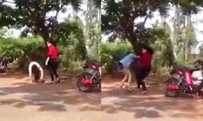 Hai nữ học sinh đánh nhau ở TP. Hội An - Ảnh cắt từ clip.