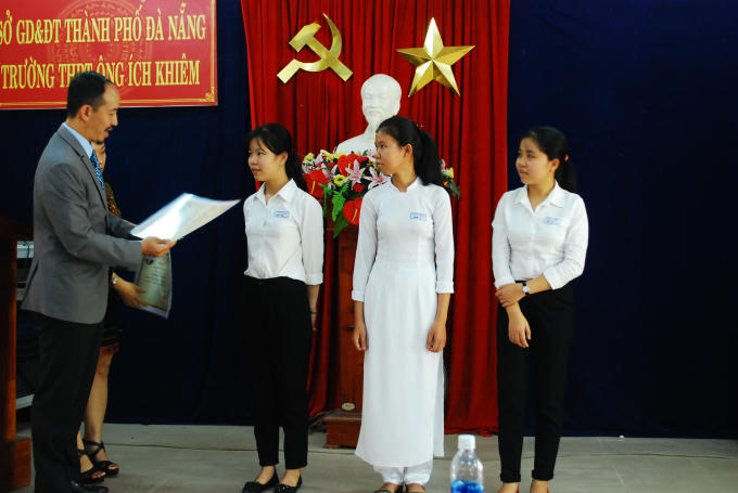 Đây là món quà động viên các học sinh nghèo vươn lên trong học tập và cuộc sống.