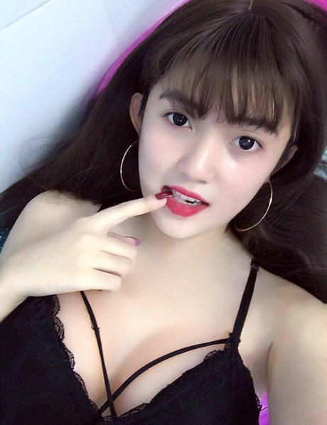 Khó có thể tin, cô gái xinh đẹp, gợi cảm nhường này lại từng là một gã trai.