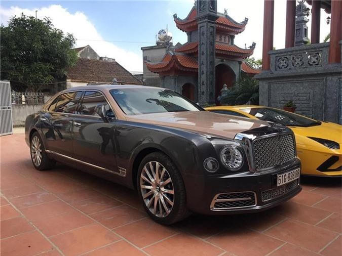 Bentley Mulsanne EWB 2018 chính hãng.