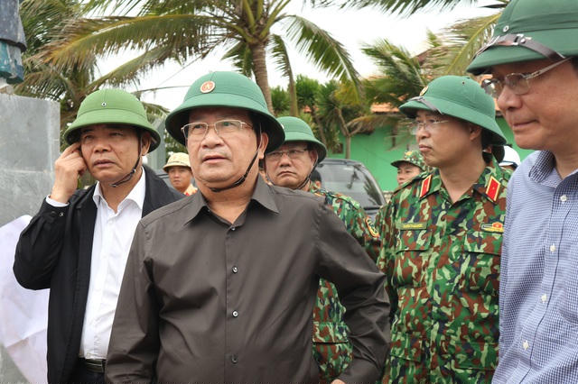 Phó Thủ tướng chỉ đạo địa phương cần đảm bảo an toàn cho tính mạng, tài sản người dân, giảm thiểu thấp nhất những thiệt hại do bão gây ra