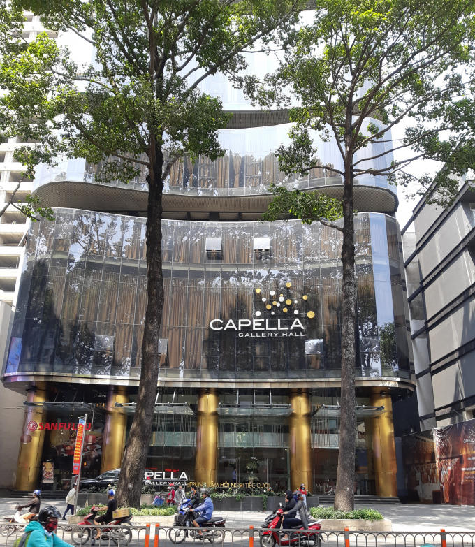 Capella Gallery Hall vừa bị đề nghị xử phạt vi phạm hành chính vì cơi nới sân thượng không có giấy phép của cơ quan chức năng.