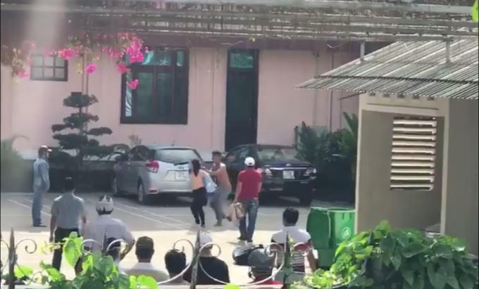 Lực lượng chức năng gây sự chú ý với đối tượng.