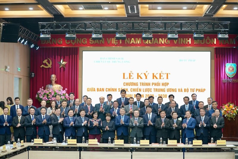 Các đại biểu chụp ảnh lưu niệm tại buổi Lễ.