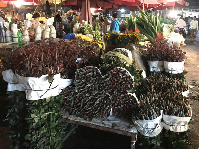 Hoa hồng tập trung tại chợ.