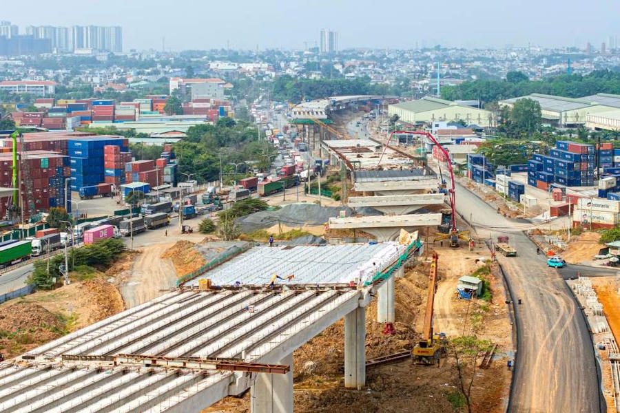 Đại công trường Vành đai 3 TPHCM. Ảnh: Báo Lao động