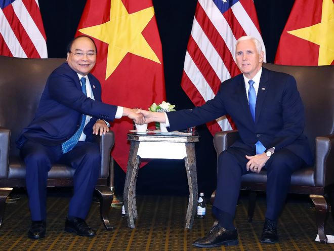 Thủ tướng Chính phủ Nguyễn Xuân Phúc và Phó Tổng thống Mỹ Mike Pence tại cuộc gặp. Ảnh: Thống Nhất - TTXVN