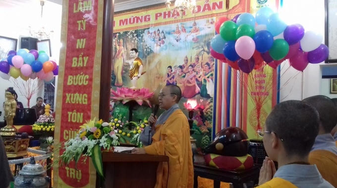 Sư thầy Thích Diệu Tâm - Trụ trì chùa Cát Linh phát biểu tại đại lễ Phật Đản.