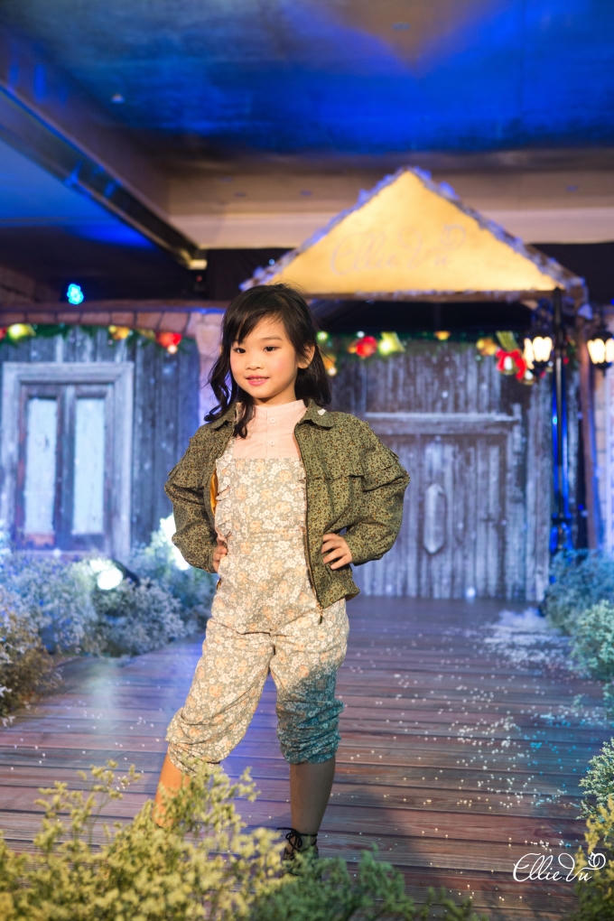 EllieVu Boutique là tâm huyết của đội ngũ sáng tạo là những người trẻ đang làm mẹ cùng những nghệ nhân giàu kinh nghiệm luôn trân trọng và gìn giữ những giá trị bền vững của công việc may đo thủ công.