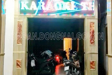 Quán karaoke bị lực lượng chức năng kiểm tra. Ảnh: Công an Đồng Nai.