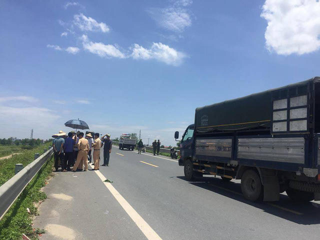 Lực lượng chức năng điều tra nguyên nhân sự việc.