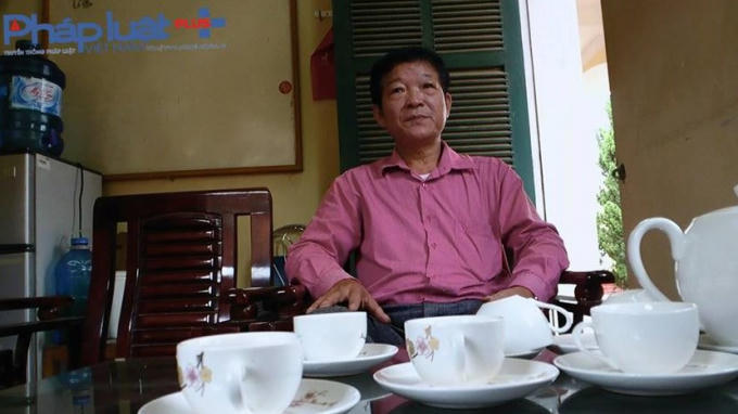 Ông Lâm Trường Thi - Chủ tịch UBND xã Thắng Quân đang kể lại sự việc (Ảnh: Tiến Vũ)