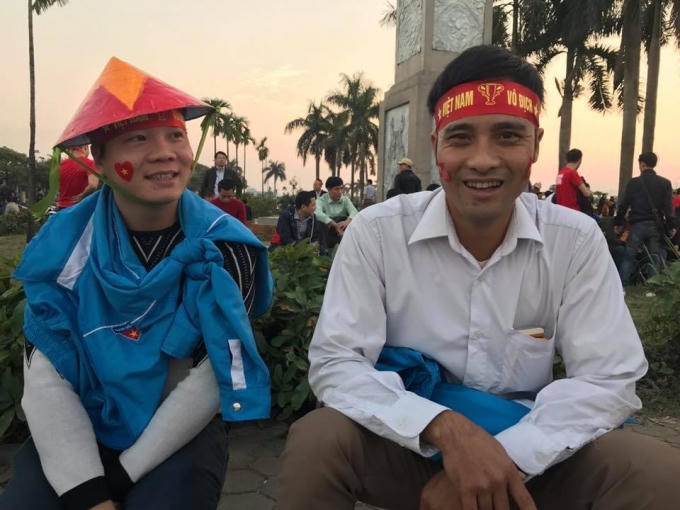 Vé “chợ đen” tung hoành với giá “cắt cổ”, VFF vô can?