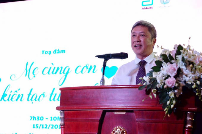 Thứ trưởng Bộ Y tế Nguyễn Trường Sơn phát biểu chào mừng buổi lễ