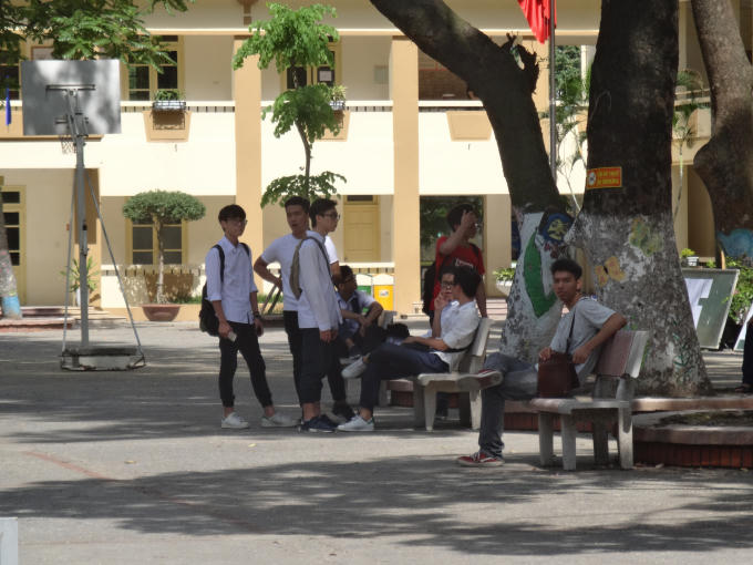 Ngay từ 9h đã có những thí sinh hoàn thành bài thi đầu tiên của mình.