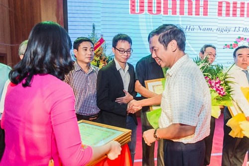 Công ty Cổ phần Sao Thái Dương, chi nhánh tại Hà Nam nhận bằng khen